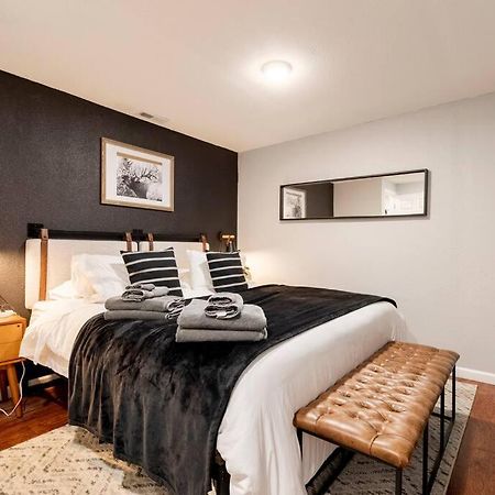 Adorable 2-Bedroom Modern Basement دنفر المظهر الخارجي الصورة