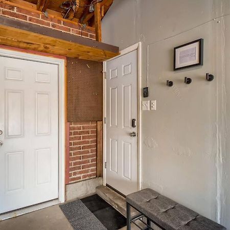 Adorable 2-Bedroom Modern Basement دنفر المظهر الخارجي الصورة