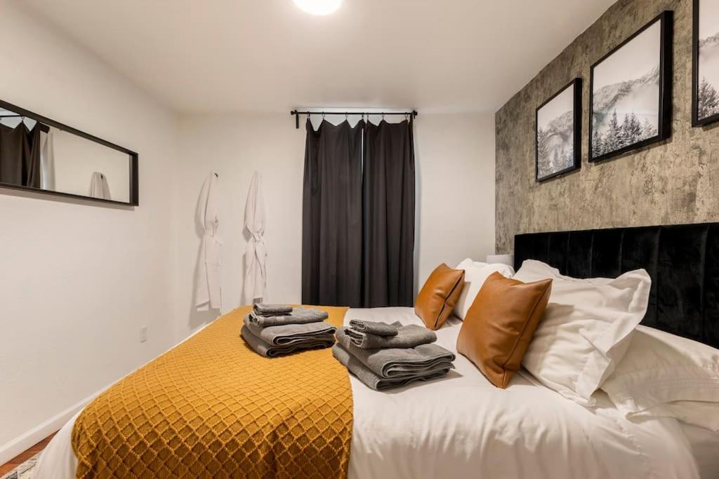 Adorable 2-Bedroom Modern Basement دنفر المظهر الخارجي الصورة